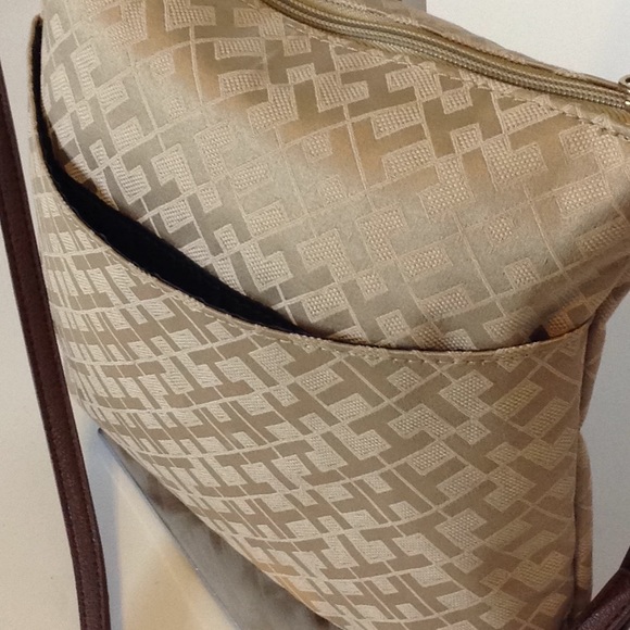 Tommy Hilfiger Crossbody Beige Handbag - Picture 6 of 10